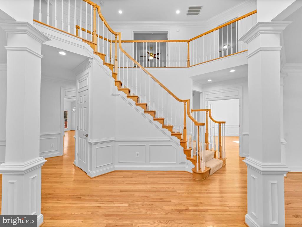 11401 Ridge Mist Terrace Potomac, MD 20854 - Photo 4 of 49 2 story foyer