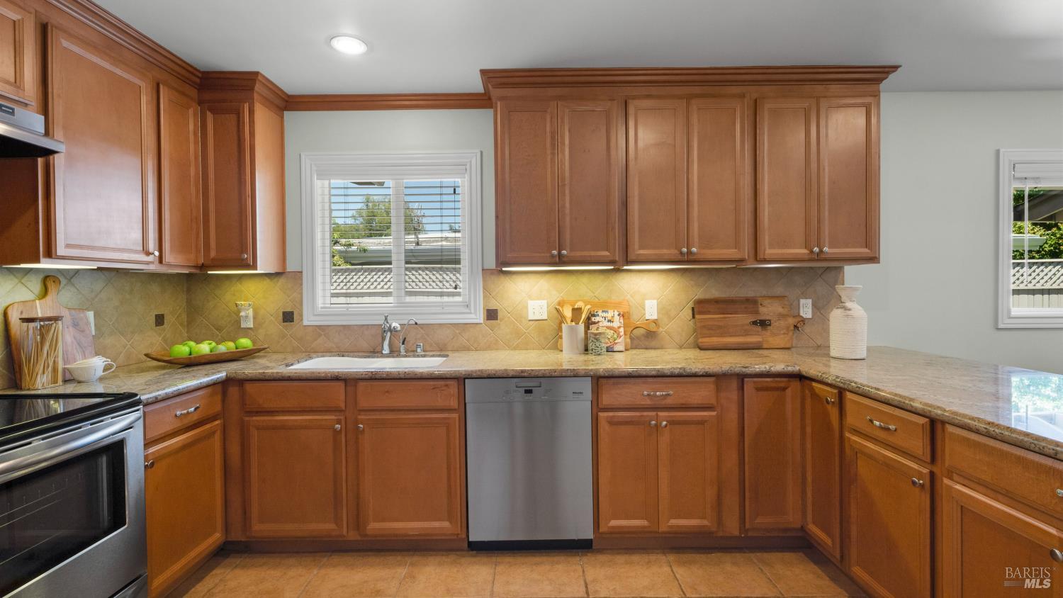 10 Corte Roble Novato, CA 94949 - Photo 9 of 34