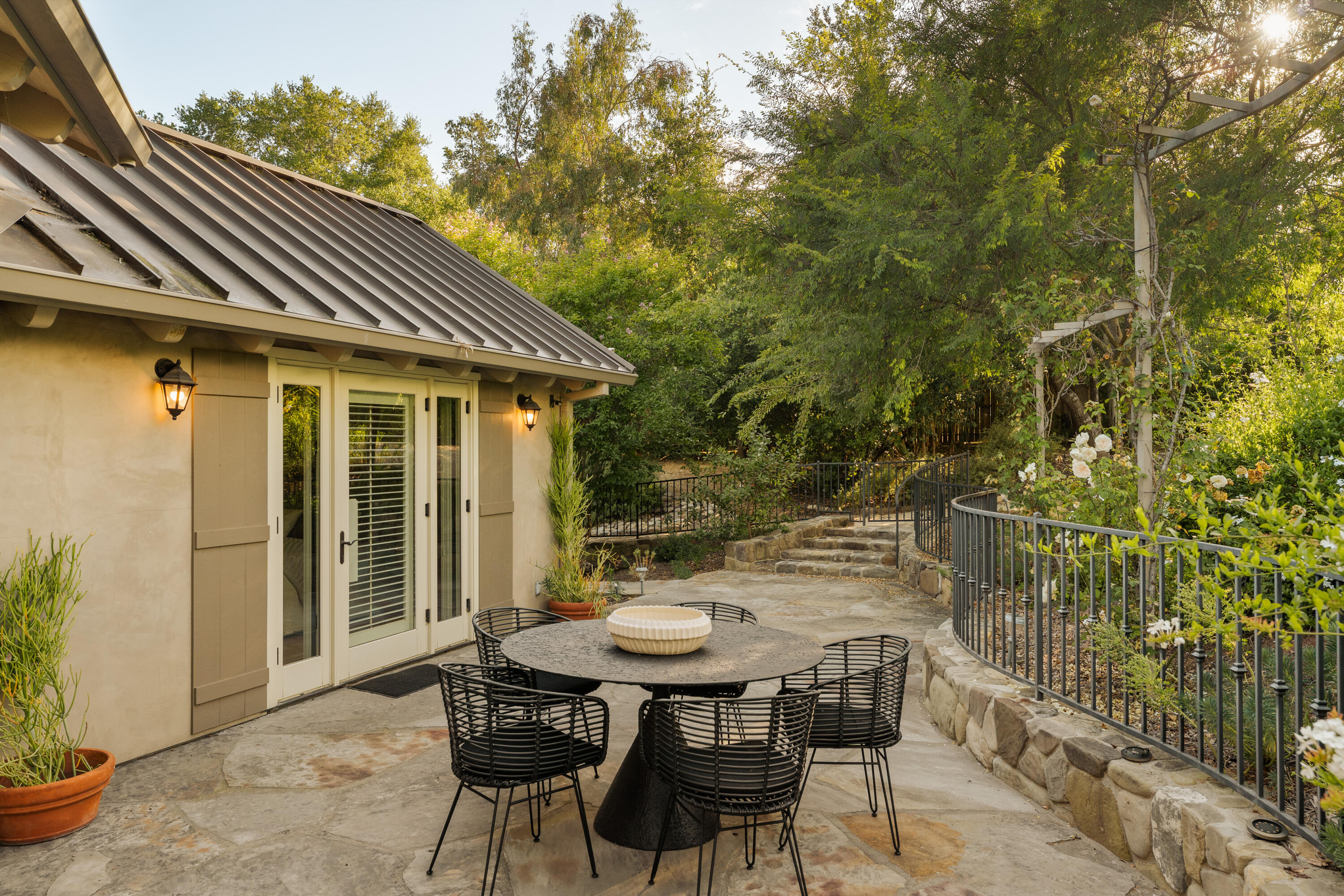 813 Country Club Road Ojai, CA 93023 - Photo 21 of 31 Patio