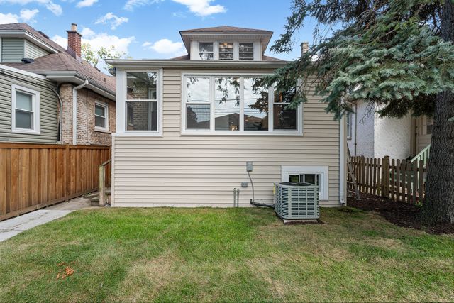 $669,000 | 639 Clarence Avenue, Oak Park, IL 60304