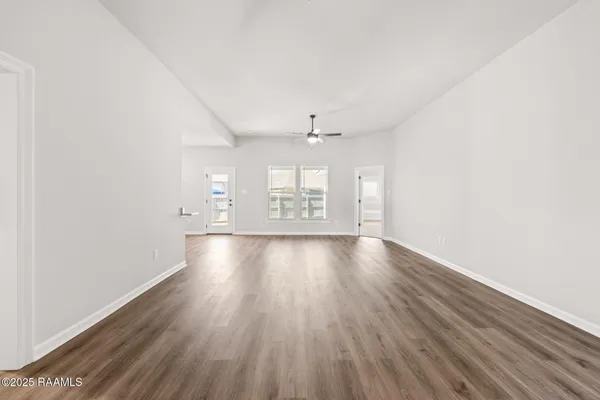 $1,750 | 207 Barnsley Drive, Duson, LA 70529