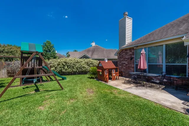 a view of a house with backyard and porch
