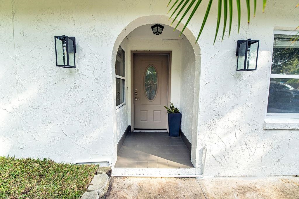 149 Pompano Road St. Augustine, FL 32086 - Photo 4 of 35 a view of an entryway