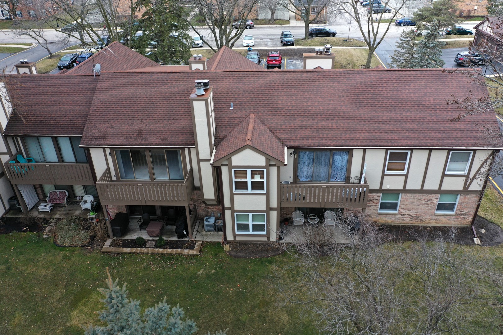 4730 Calvert Drive, Unit B2 Rolling Meadows, IL 60008 - Photo 17 of 20 a aerial view of a house with a garden and sitting area