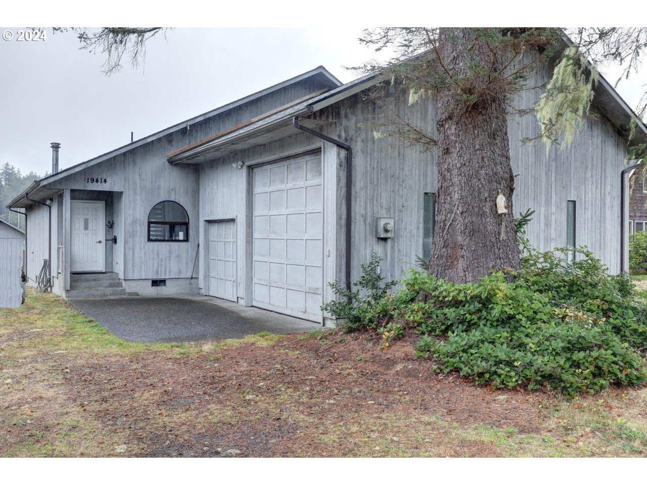 19414 U Street Long Beach, WA 98631 - Photo 11 of 39 a view of a house with backyard and garden