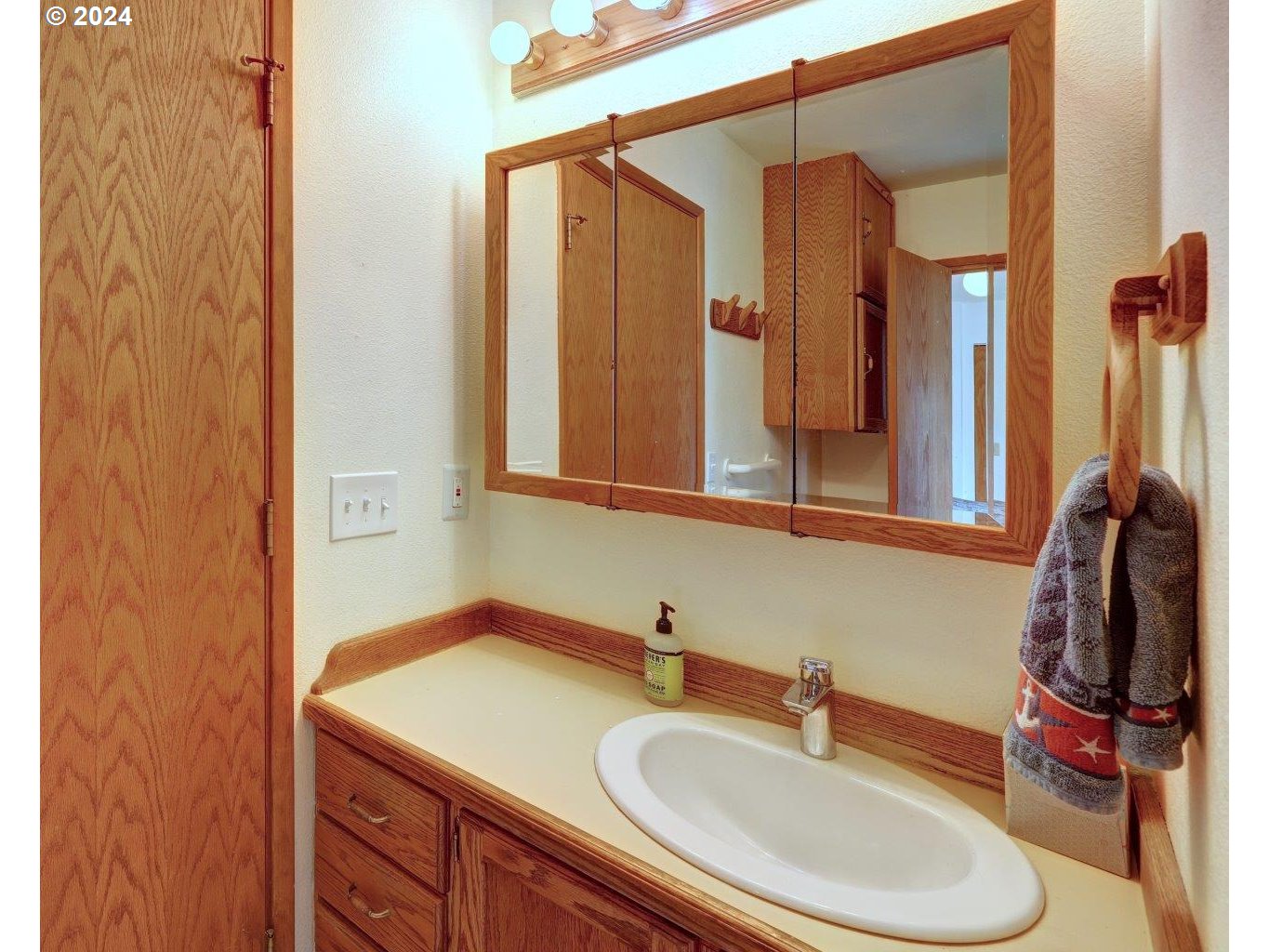 19414 U Street Long Beach, WA 98631 - Photo 29 of 39 a bathroom with a sink and a mirror