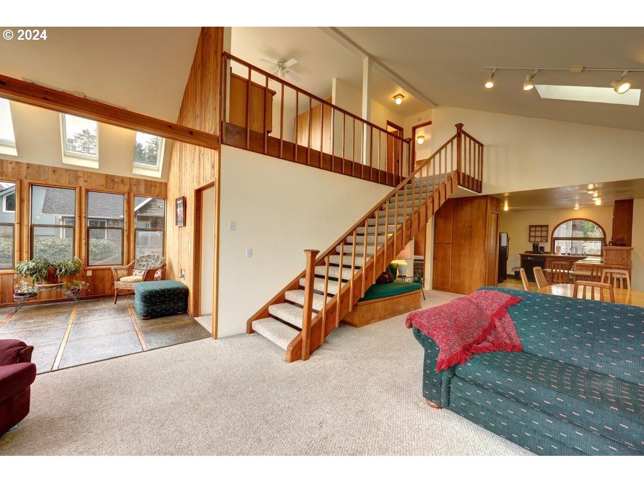 19414 U Street Long Beach, WA 98631 - Photo 31 of 39 a view of living room with furniture