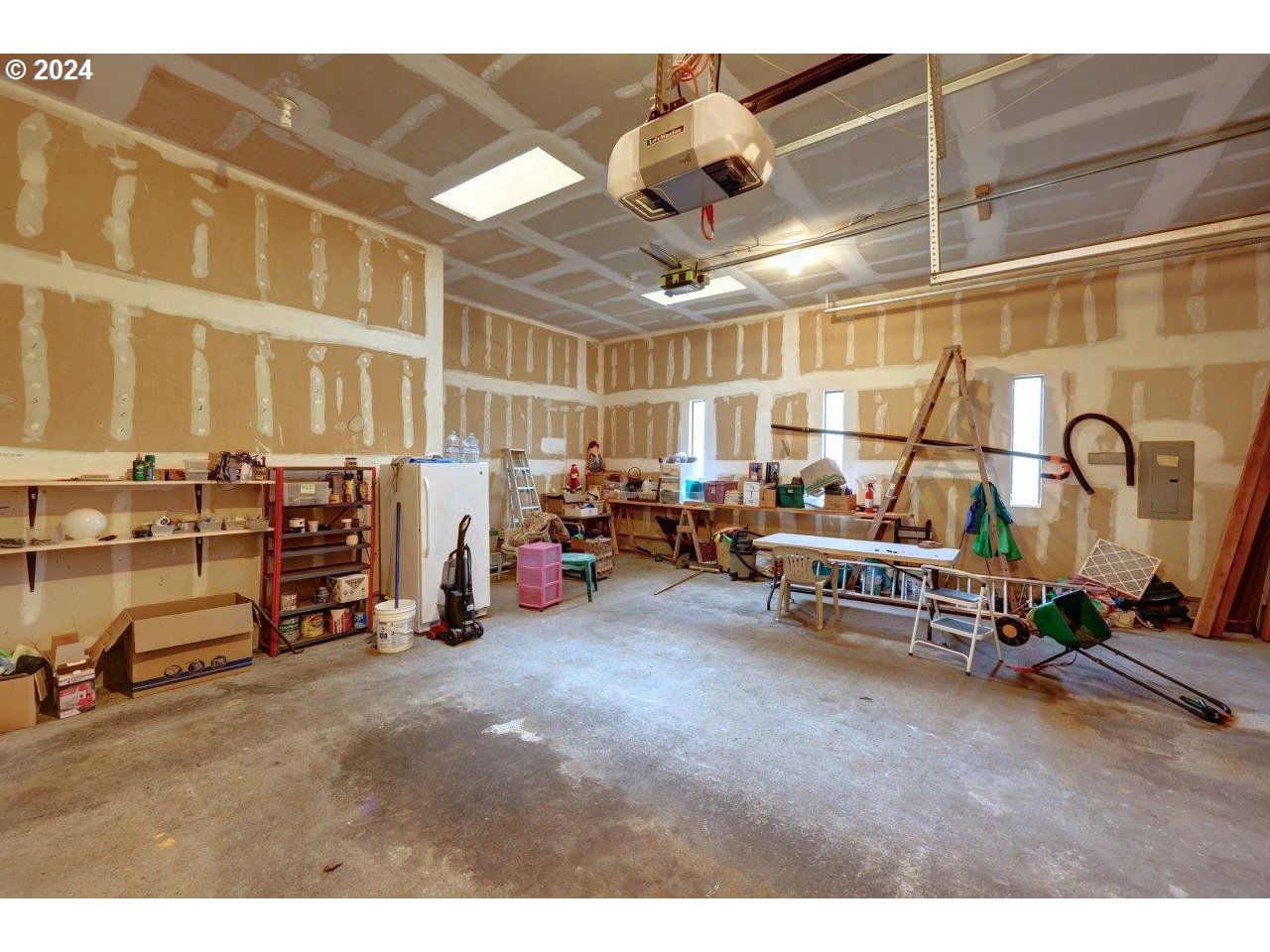 19414 U Street Long Beach, WA 98631 - Photo 38 of 39 a view of a room with gym equipment