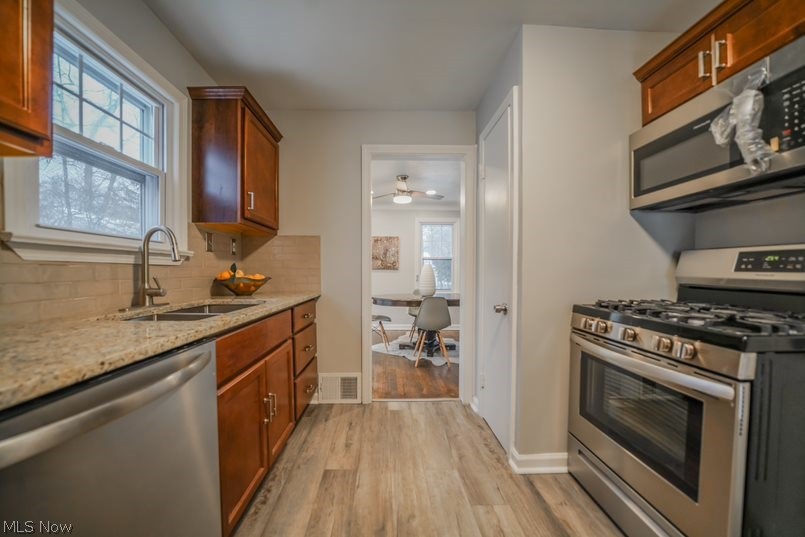 3586 Hartwood Road Cleveland, OH 44121 - Photo 4 of 21