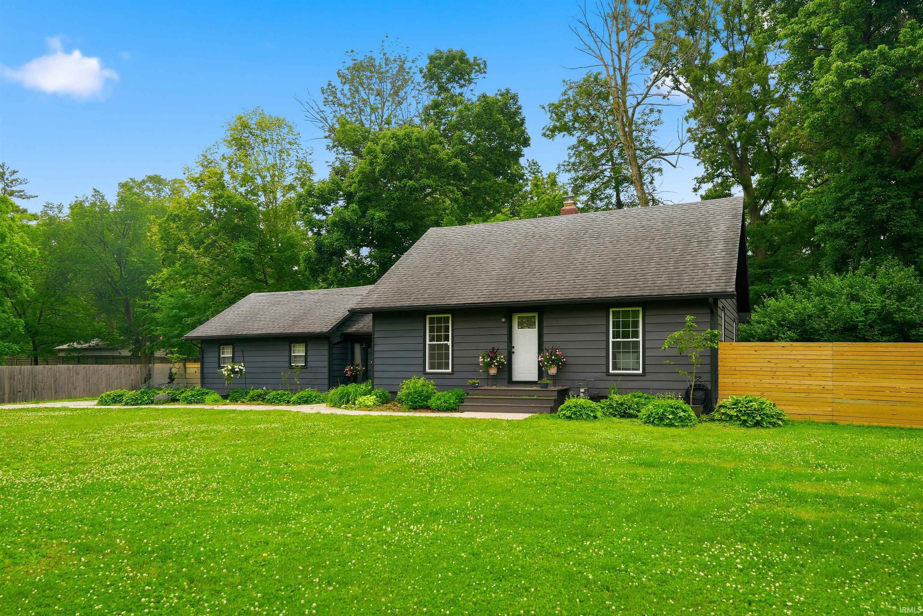 3005 West Moore Road Muncie, IN 47304 - Photo 2 of 47