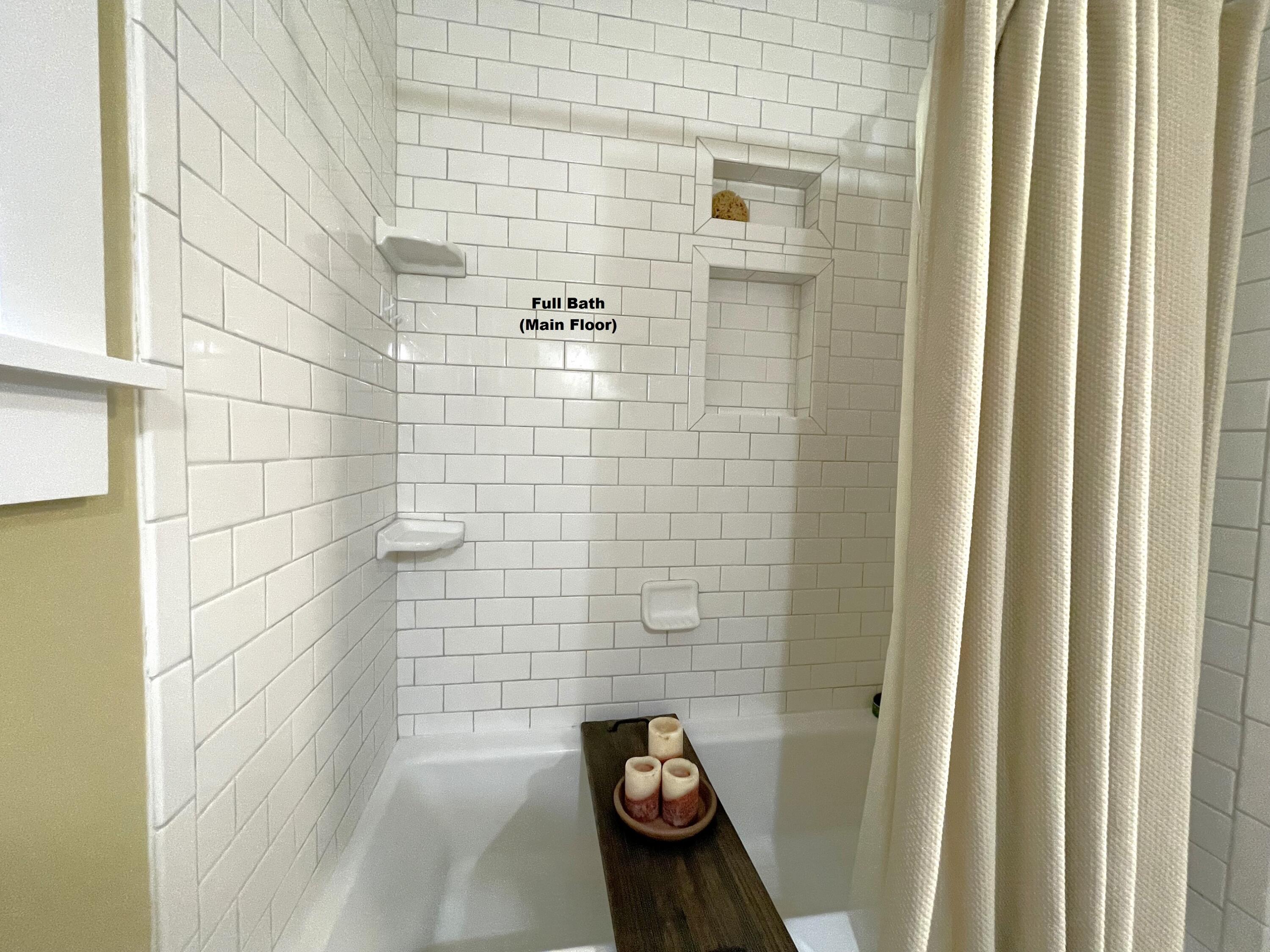 914 Spring Lake Road DeFuniak Springs, FL 32433 - Photo 23 of 78 a bathroom with a shower