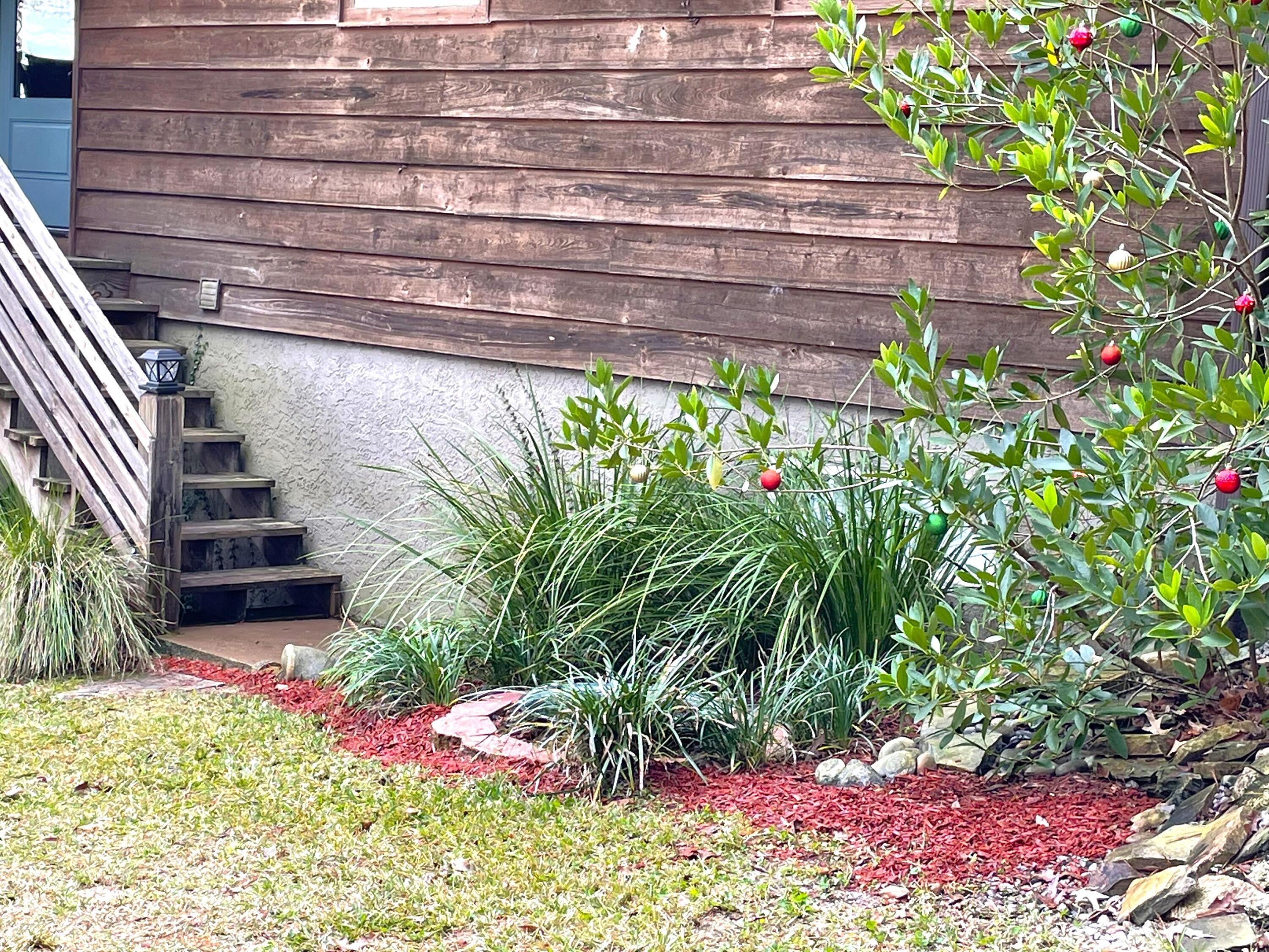 914 Spring Lake Road DeFuniak Springs, FL 32433 - Photo 55 of 78 a backyard of a house with lots of green space