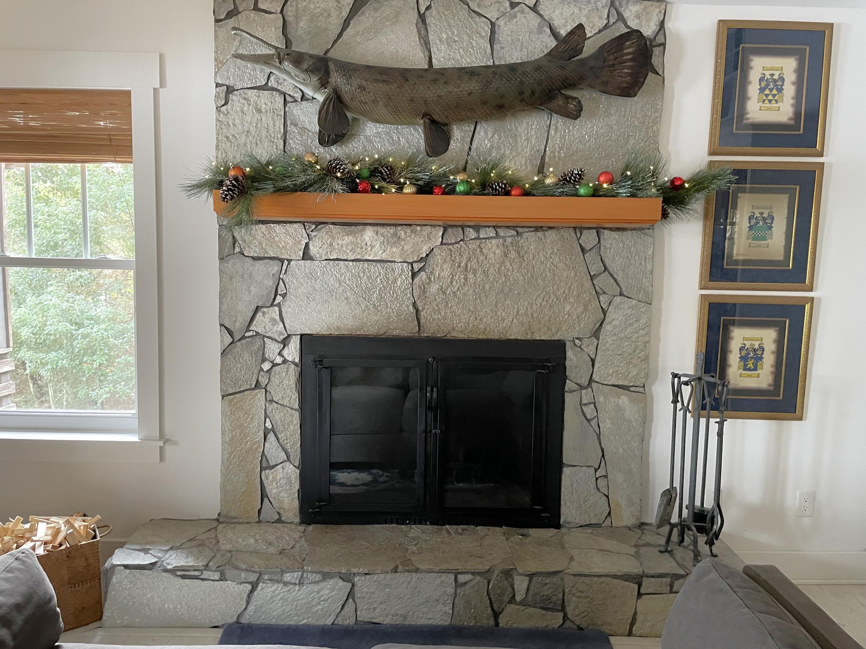 914 Spring Lake Road DeFuniak Springs, FL 32433 - Photo 8 of 78 a living room with furniture and a fireplace