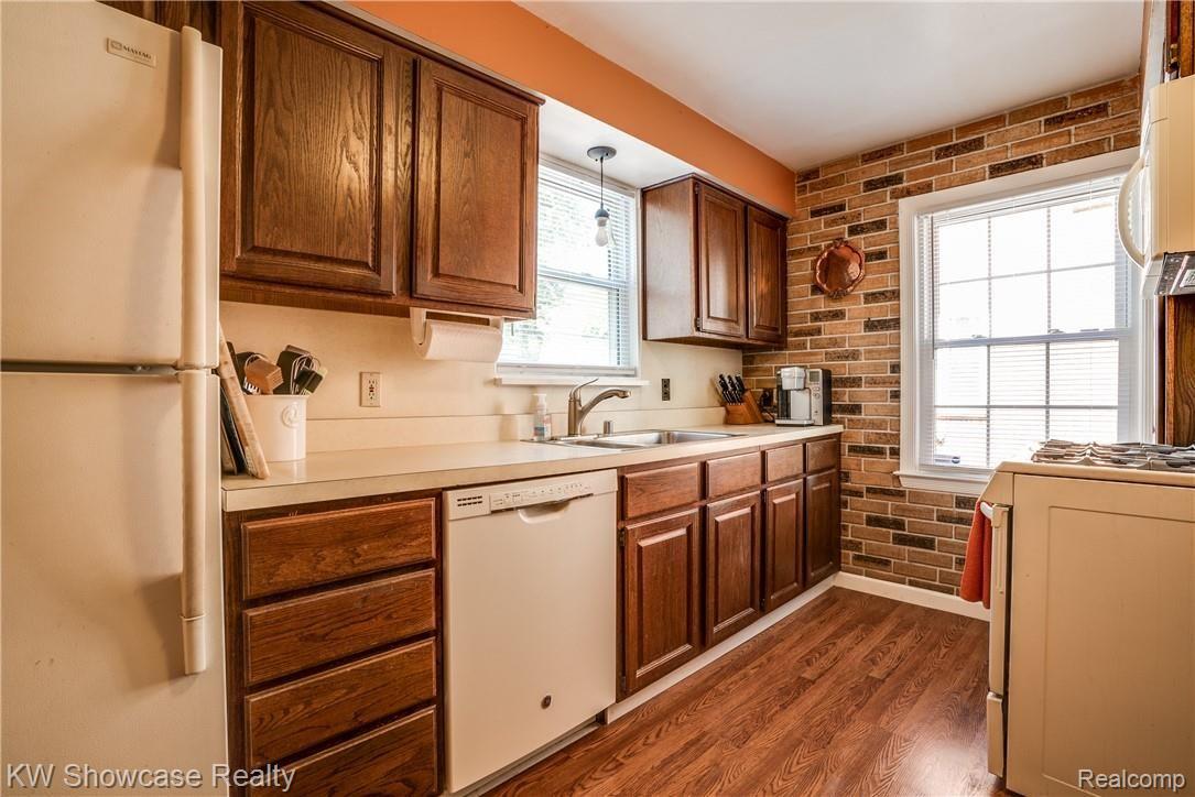 4105 Cumberland Road Berkley, MI 48072 - Photo 17 of 41 The Kitchen has good cabinet space too.