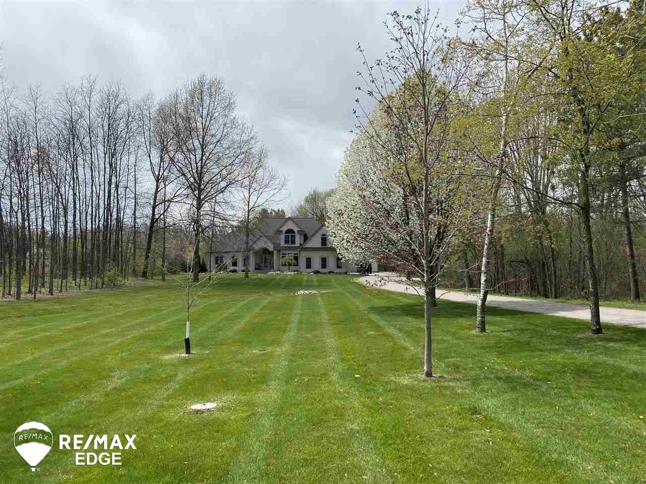 2140 Montague Road Davison, MI 48423 - Photo 3 of 15 50011566-2.JPG