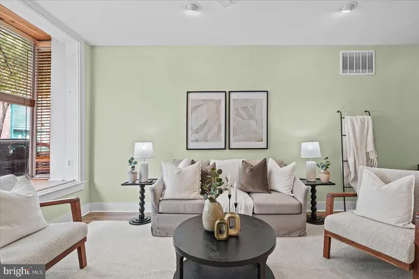 $2,400 | 211 Penn Street, Baltimore, MD 21201