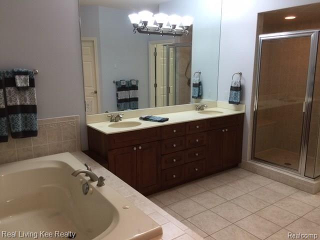 2925 Birnam Court Rochester, MI 48306 - Photo 20 of 33 IMG_2422.JPG