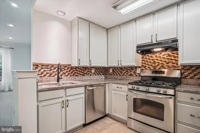 $580,000 | 8085 Gatehouse Road, Unit 4, Falls Church, VA 22042