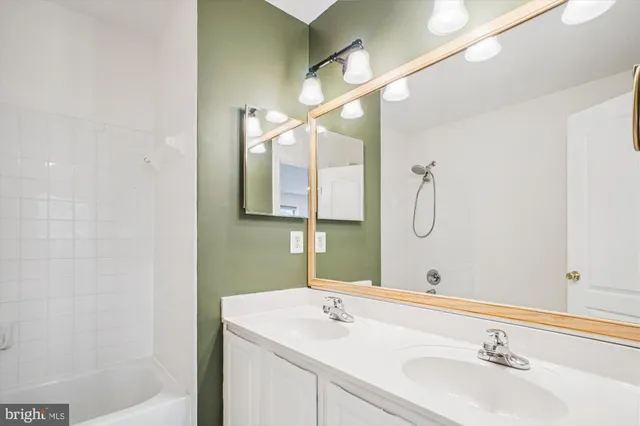 $580,000 | 8085 Gatehouse Road, Unit 4, Falls Church, VA 22042