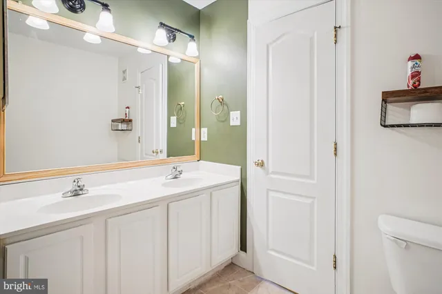 $580,000 | 8085 Gatehouse Road, Unit 4, Falls Church, VA 22042