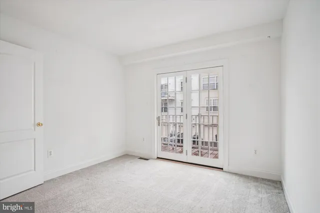 $580,000 | 8085 Gatehouse Road, Unit 4, Falls Church, VA 22042