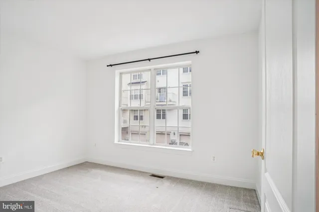 $580,000 | 8085 Gatehouse Road, Unit 4, Falls Church, VA 22042