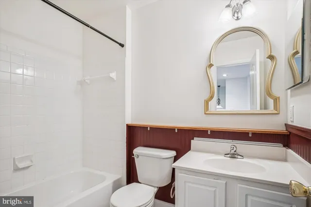 $580,000 | 8085 Gatehouse Road, Unit 4, Falls Church, VA 22042