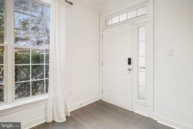 $580,000 | 8085 Gatehouse Road, Unit 4, Falls Church, VA 22042