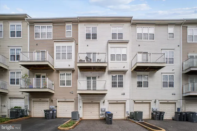 $580,000 | 8085 Gatehouse Road, Unit 4, Falls Church, VA 22042