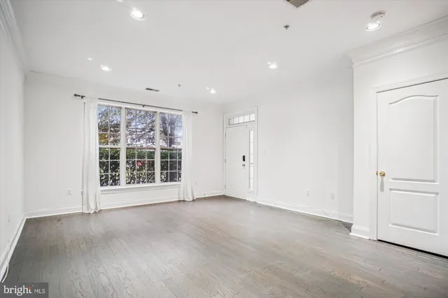 $580,000 | 8085 Gatehouse Road, Unit 4, Falls Church, VA 22042