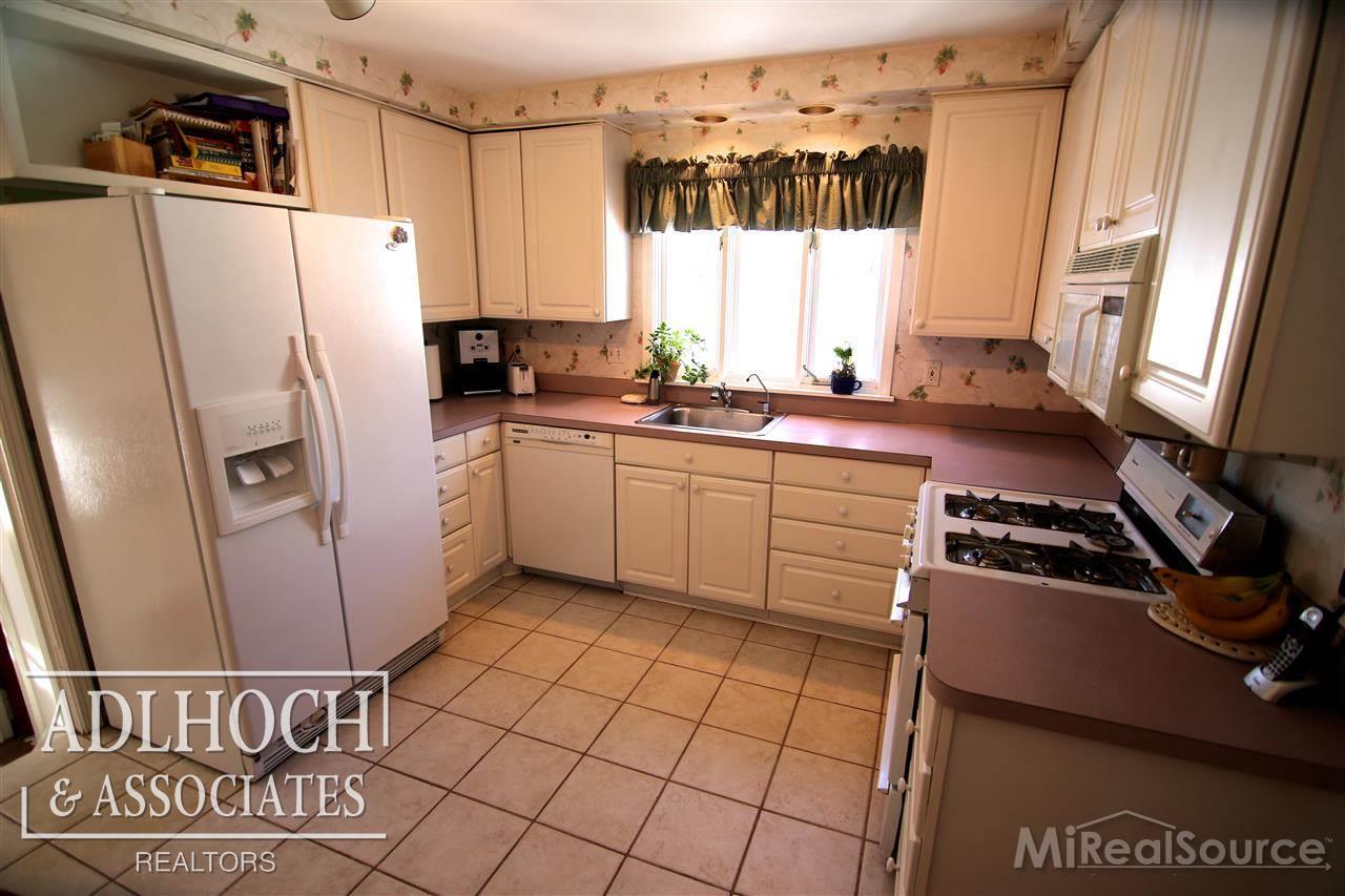 1437 Yorkshire Road Grosse Pointe Park, MI 48230 - Photo 10 of 17