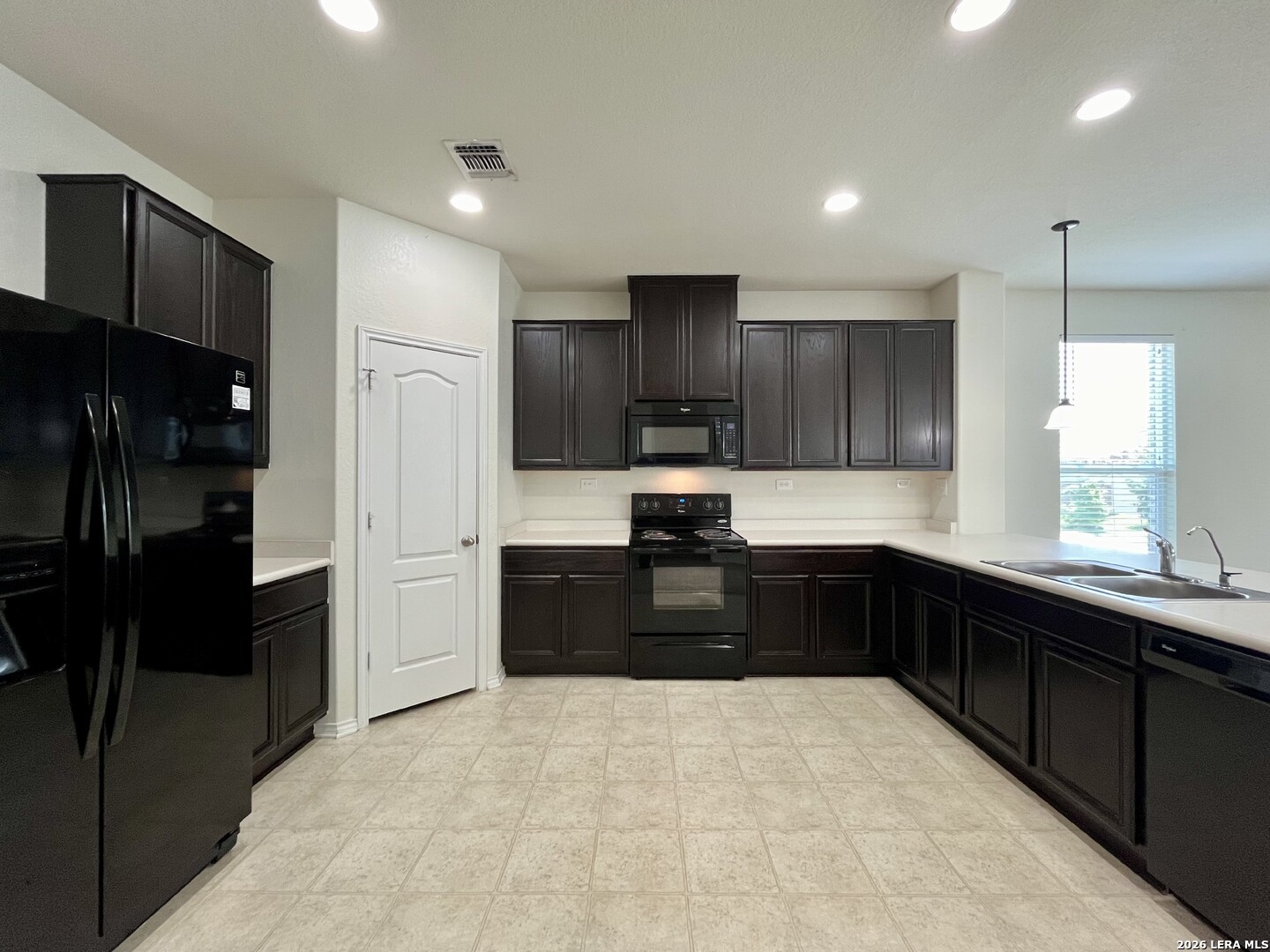 401 Ruby Ritz Universal City, TX 78148 - Photo 13 of 46
