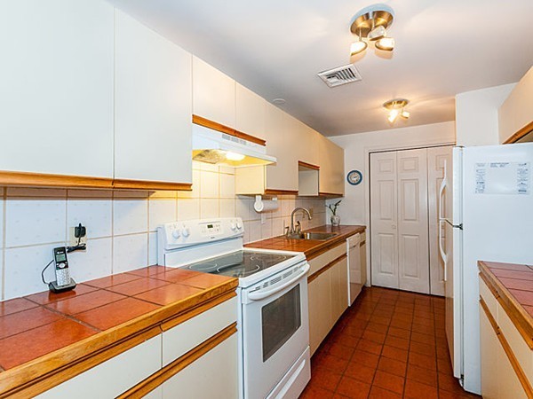50 Undine Road, Unit 6 Brighton, MA 02135 - Photo 5 of 22 Gallery Image 5