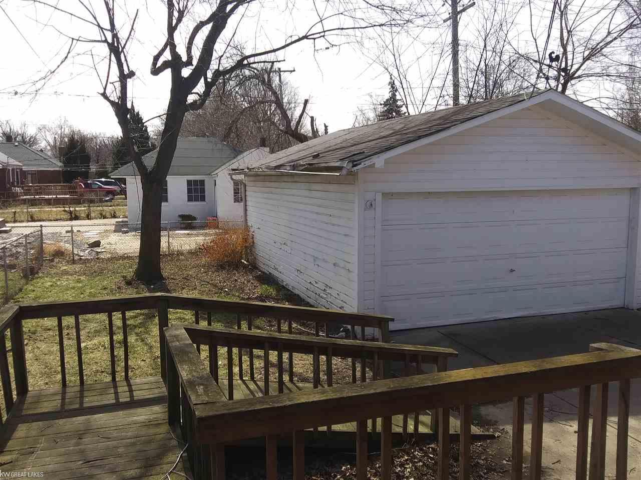 20926 Moross Road Grosse Pointe, MI 48236 - Photo 15 of 16 31375988-15.JPG