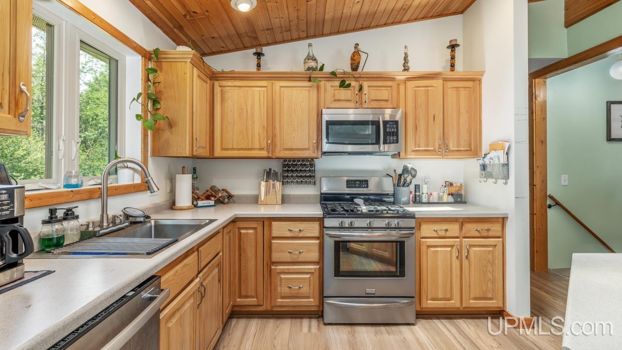 5935 Brampton 27.5 Road Gladstone, MI 49837 - Photo 14 of 45