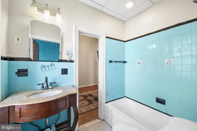 $3,250 | 7301 Chestnut Avenue, Unit 1, Elkins Park, PA 19027