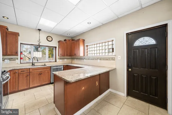 $3,000 | 7301 Chestnut Avenue, Unit 1, Elkins Park, PA 19027