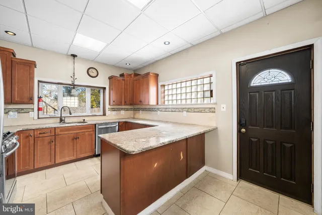 $3,250 | 7301 Chestnut Avenue, Unit 1, Elkins Park, PA 19027