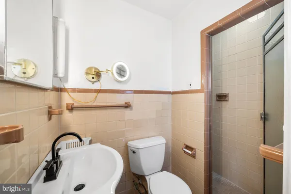 $3,000 | 7301 Chestnut Avenue, Unit 1, Elkins Park, PA 19027