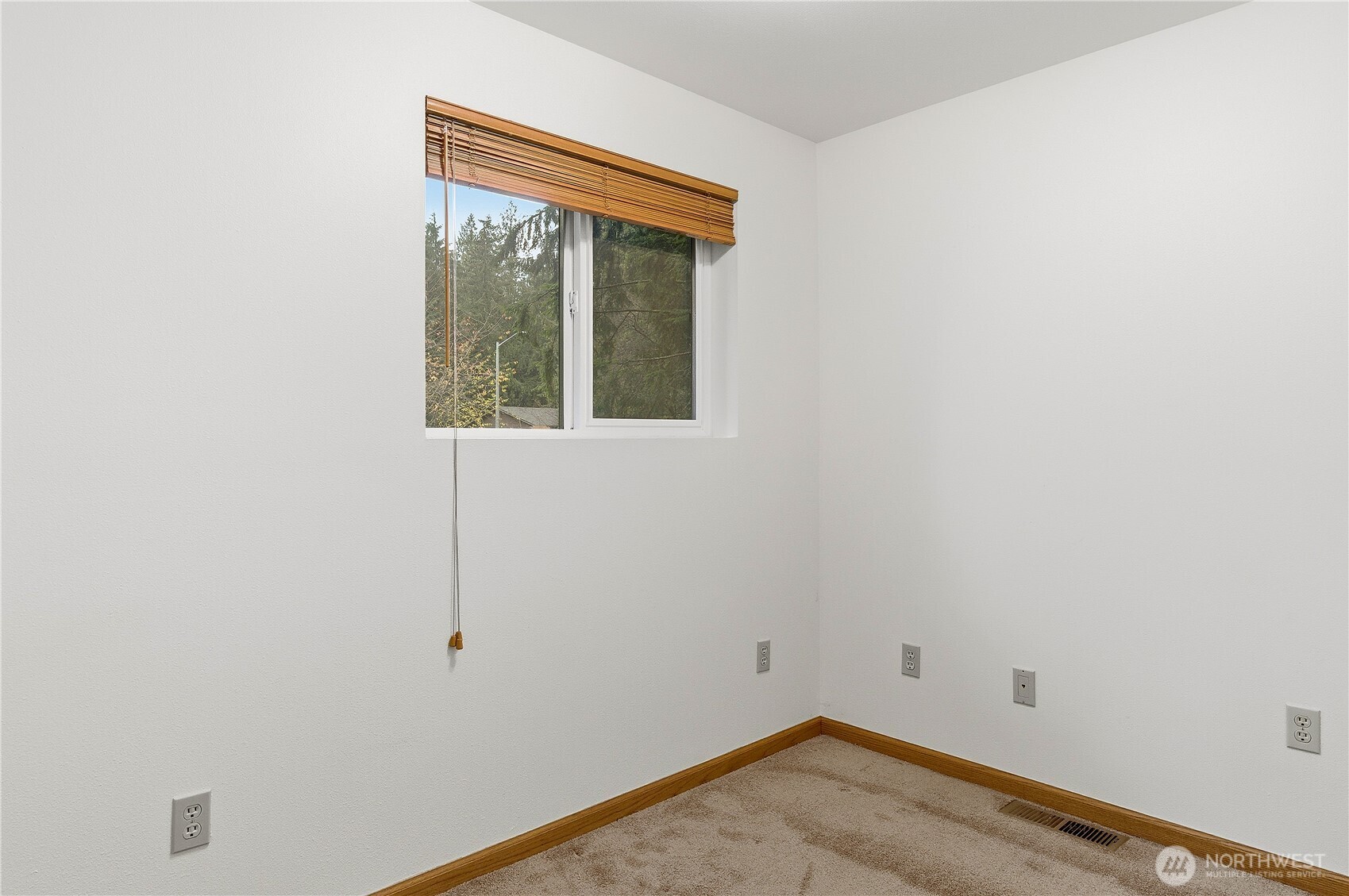 5119 136th Street Southwest Edmonds, WA 98026 - Photo 25 of 40 a small space with a window