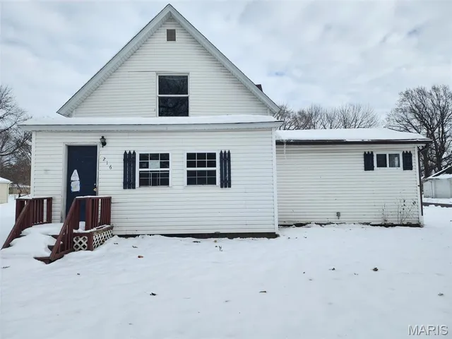 $74,900 | 216 South Pine Street, Stonington, IL 62567