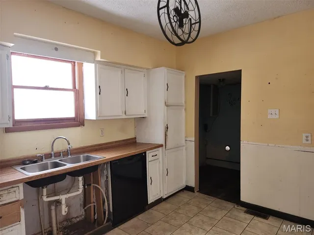 $74,900 | 216 South Pine Street, Stonington, IL 62567