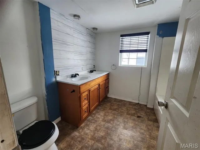 $74,900 | 216 South Pine Street, Stonington, IL 62567