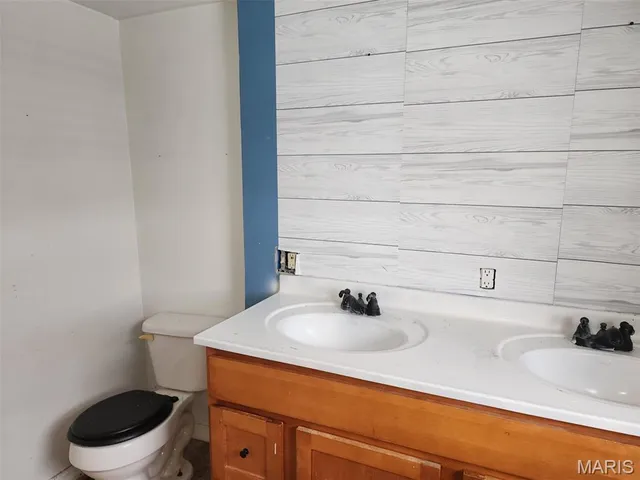 $74,900 | 216 South Pine Street, Stonington, IL 62567