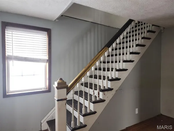 $58,000 | 216 South Pine Street, Stonington, IL 62567