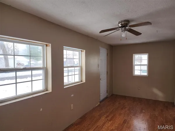 $58,000 | 216 South Pine Street, Stonington, IL 62567