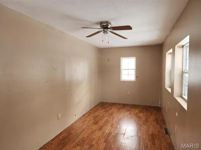 $74,900 | 216 South Pine Street, Stonington, IL 62567