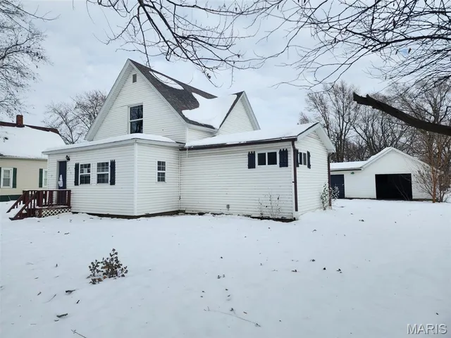 $74,900 | 216 South Pine Street, Stonington, IL 62567