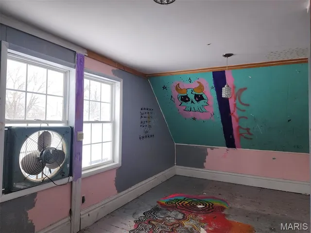 $74,900 | 216 South Pine Street, Stonington, IL 62567