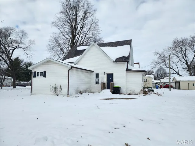 $74,900 | 216 South Pine Street, Stonington, IL 62567